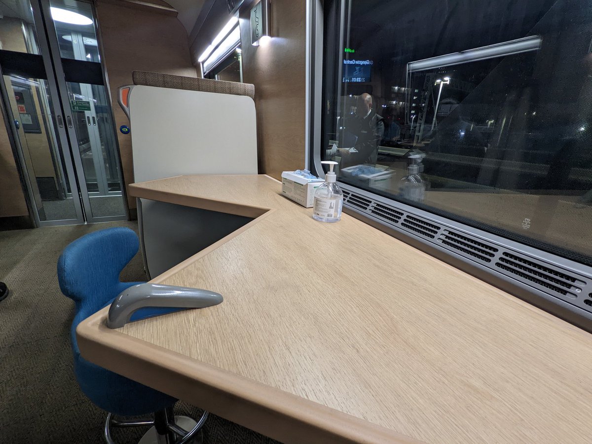 BPackersGuide's tweet photo. Here are a few more impressions from the @CalSleeper and its @_DiningCar 

#Backpacking #Scotland #TrainTravel #OvernightTrain #DiningCar #Speisewagen #Nachtzug https://t.co/ErGnYMe9x9