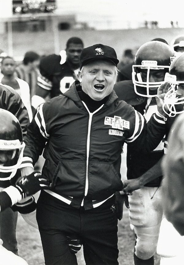 Former Arkansas State Head football Coach, Larry Lacewell, dies at 85 |  