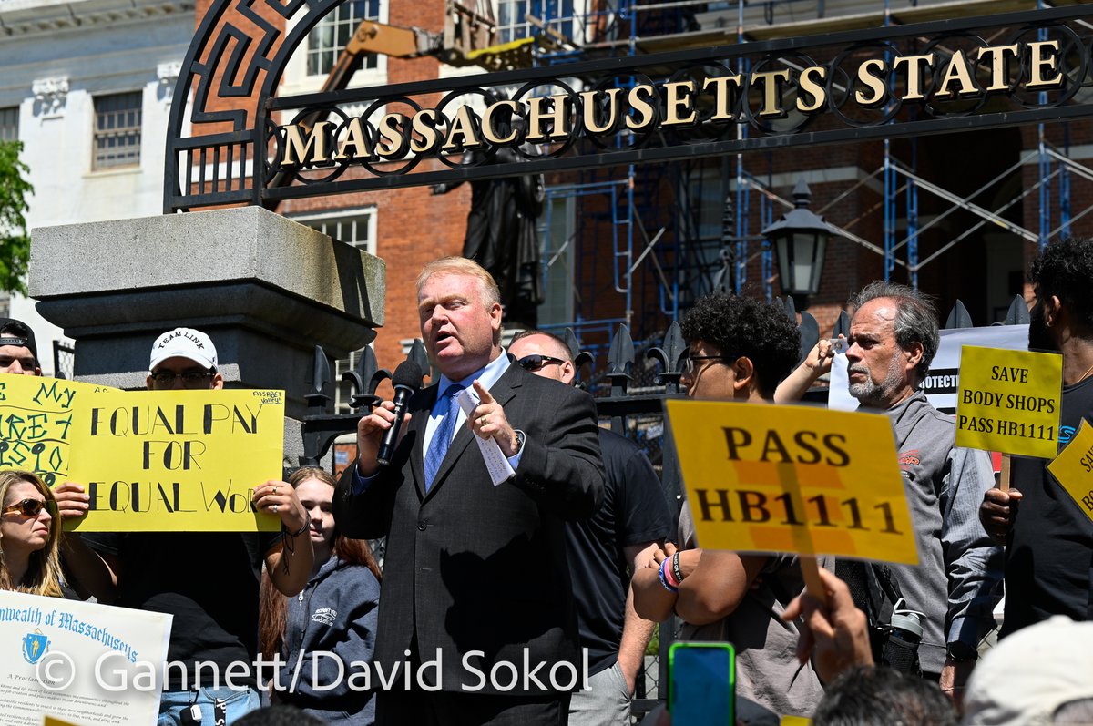 DavidSokol3's tweet photo. PHOTOS: Auto workers rally outside Massachusetts State House #gannett #wickedlocal #hb1111
https://t.co/aDb8nPxzPl https://t.co/4ZYgy8I6Dw