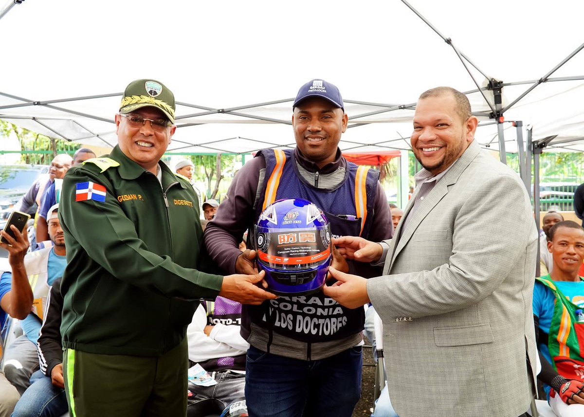 digesettrd_'s tweet photo. Nuestro director, Gral. de brigada Ramón A. Guzmán Peralta, P.N., participó en la semana de apoyo al registro de paradas de motocicletas el cual tuvo lugar en el #MiradorNorte. https://t.co/0vT6xxeZ1I