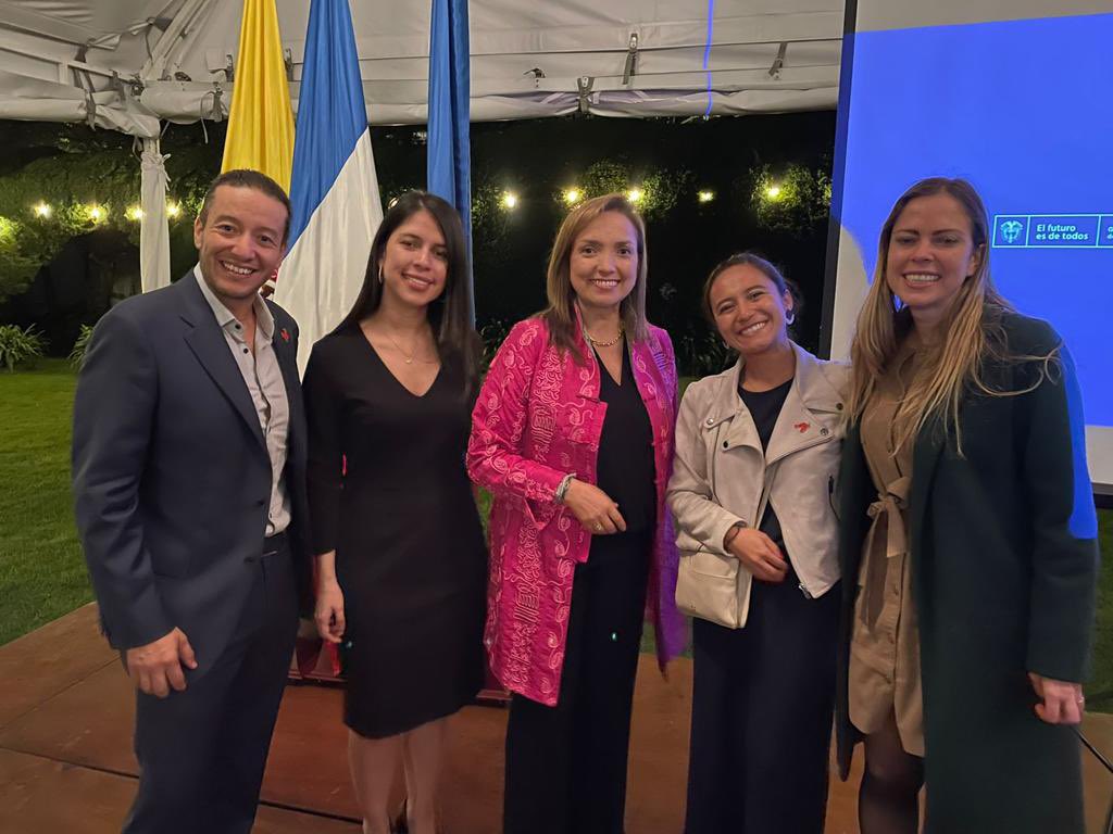 #Thales participó en el evento que celebra los 2 años de <a href="/frenchtechbog/">LaFrenchTechBogota</a>. Al evento asistieron el embajador de Francia en Colombia, Frédéric Doré, la Ministra del @MinTIC_responde, <a href="/CarmenLigiaV/">Carmen Ligia Valderrama Rojas</a>, Pedro Olivares de #Thales y representantes de la comunidad académica y empresarial.