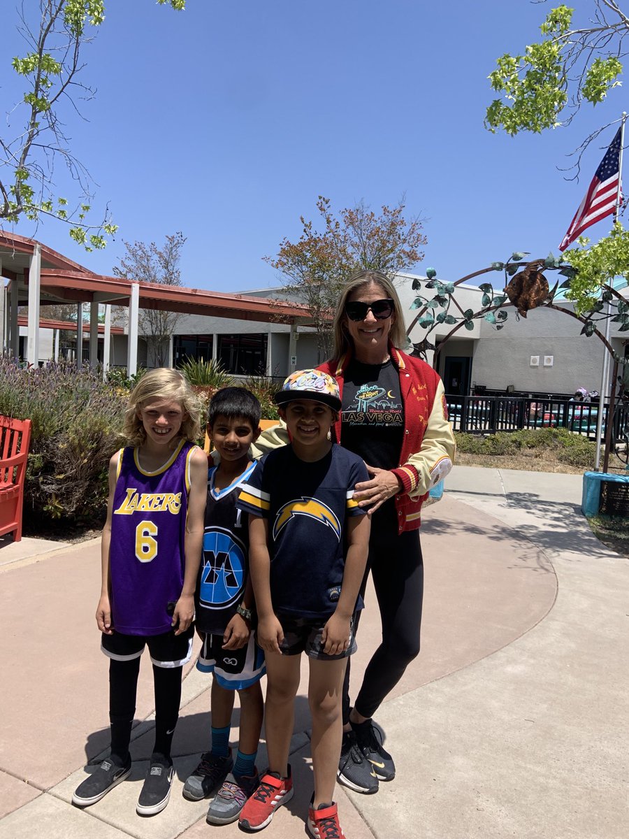 BuhrPVES's tweet photo. Sports Day at Park Village! #PVESPenguins ⁦@PowayUnified⁩ https://t.co/Vdzx5zG31L