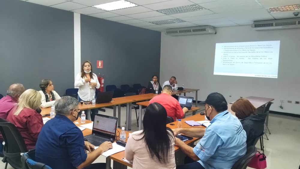 #18DeMayo Reunión con Sector Ferroviario <a href="/metro_caracas/">Compañía Anónima Metro de Caracas</a> @MetroLTe y <a href="/CAMETROVALENCIA/">METRO DE VALENCIA</a> Se acordó ayudar activar el sistema de comunicación con fibra óptica a Metro Valencia y apoyar a Metro de los Teques con insumos para el centro de capacitación que será sede asociada de UNETRANS