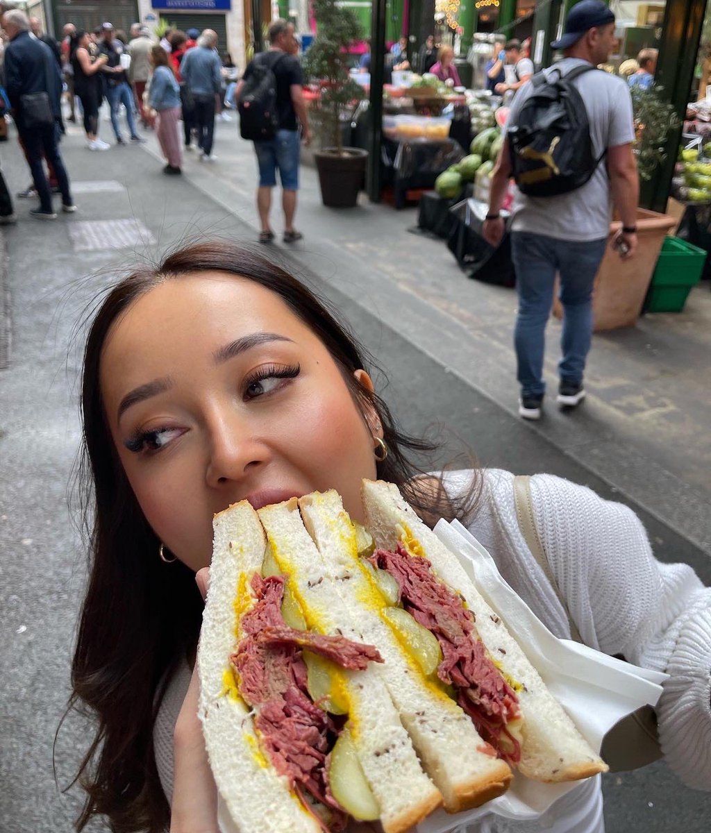 babeshellee's tweet photo. grabbing a bite in London🤍 https://t.co/i58Sgywzst