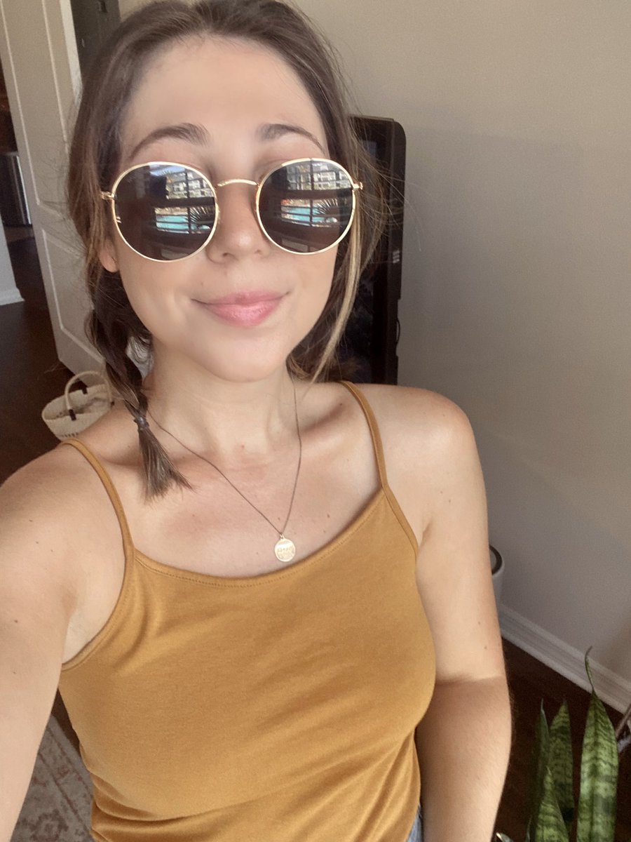TaliaaaMor's tweet photo. Look at my tiny pig tails https://t.co/yLgWvwbzQ3