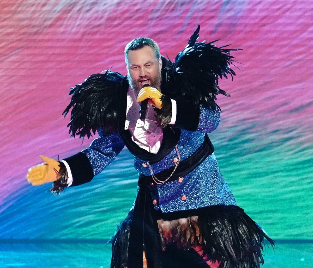 williebosshog's tweet photo. Then there were 3! #TheMaskedSinger season finale is tonight! I'll say it's way more challenging than it looks, so congrats, finalists! I know what a journey you've been under that mask, but there can only be 1! Tune in tonight at 8/7c to see who takes it! https://t.co/9sXtvUoA4y