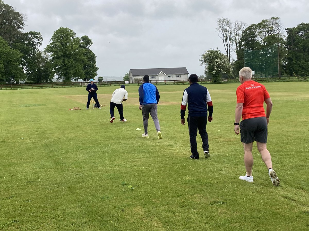 LismoreCC's tweet photo. Great turn out (despite the earlier rain)  for tonight’s training session with @KevinOBrien113 - worked on close fielding techniques as getting individual batting and bowling. Really good session and thanks to Kev for taking the time to come and coach us. https://t.co/d7Nug1Dw6P