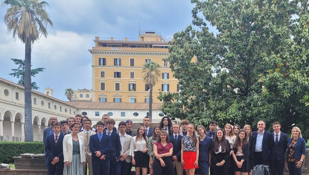 Giovani e politica al centro di un bellissimo incontro che ho avuto oggi con gli studenti dell’ istituto superiore di #Primiero insieme al collega De Menech. Grande apertura e voglia di capire!