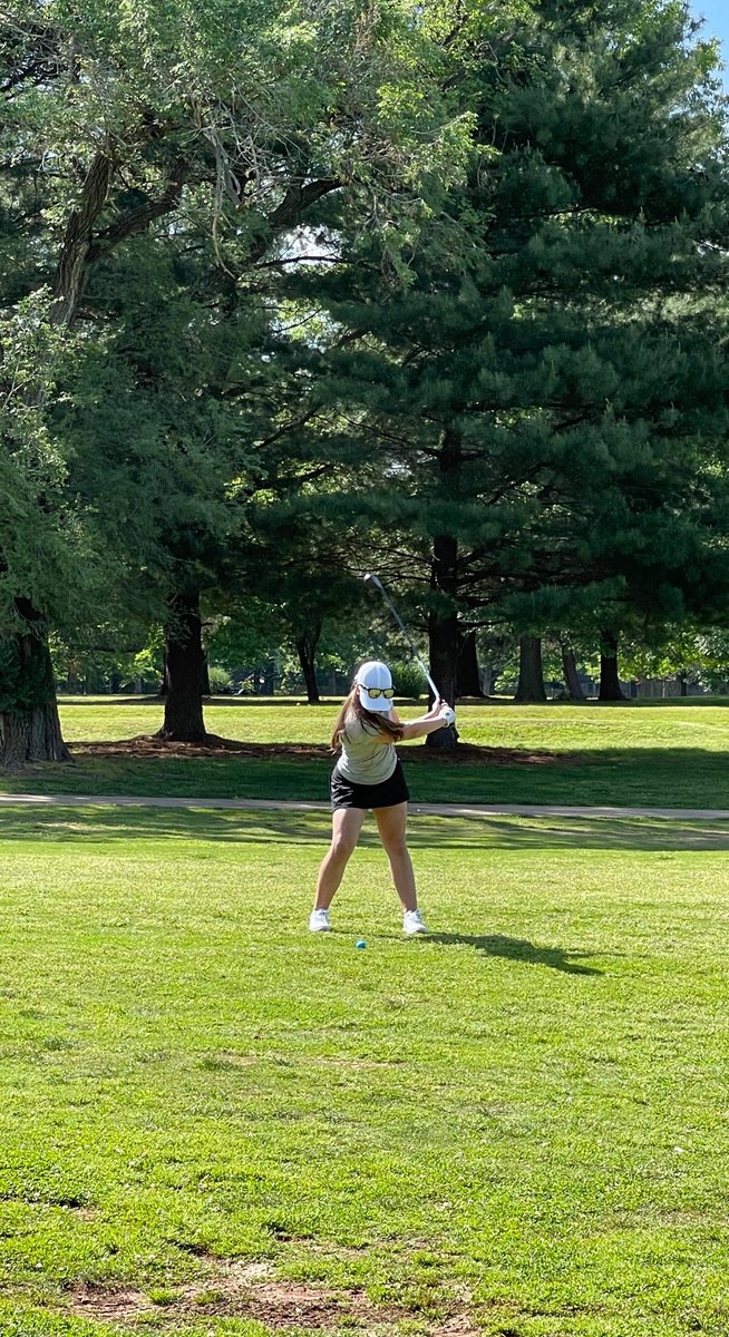SWHSLadyGolf's tweet image. Another pic of our young golfers putting in some off season practice to prepare for the upcoming season