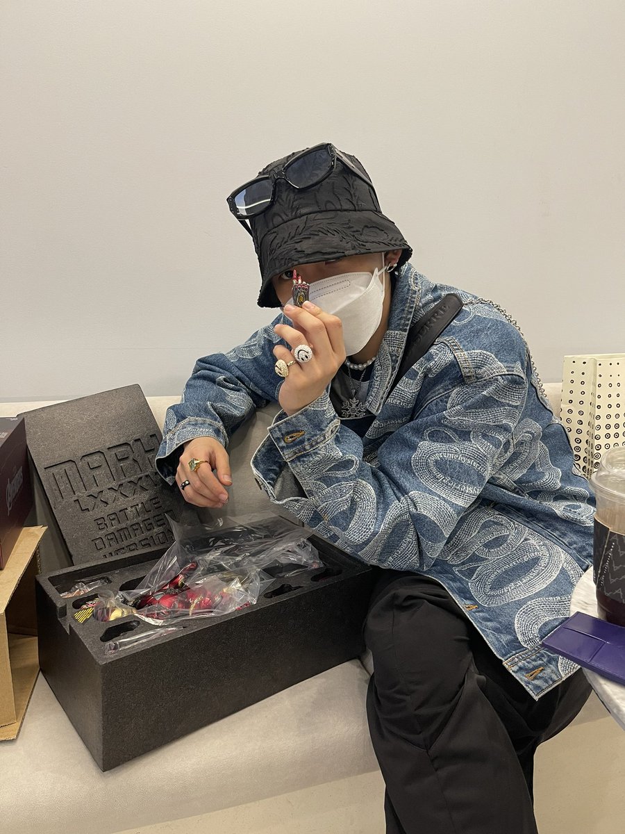 220517 | تحديث هيونسوك عبر تويتر :

"و أنا....رجل الحديد💜🔥💜🔥"