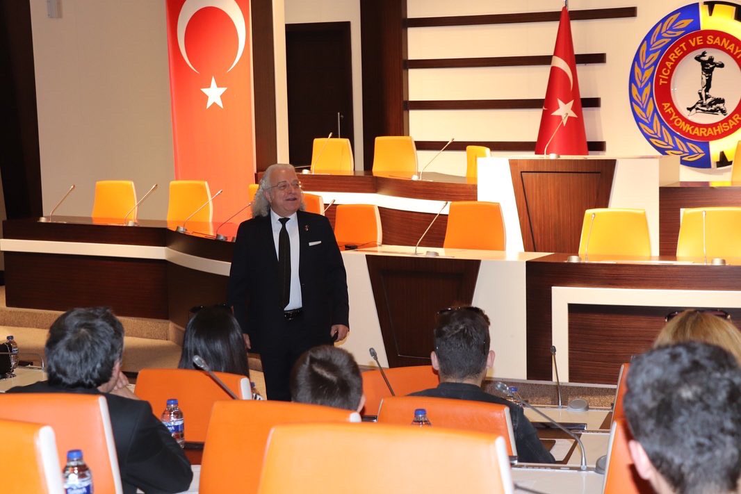 ATSO KOBİ AKADEMİSİ MARKALAŞMA EĞİTİMİNE “A.K.Ü. GİRİŞİMCİLİK VE KARİYER TOPLULUĞU” YÖNETİM KURULU ÜYELERİMİZLE BERABER KATILARAK DR. CENGİZ TAVUKÇUOĞLU HOCAMIZLA MUHABBET ETME FIRSATI YAKALADIK… ÖNCELİKLE CENGİZ HOCAMIZA VE EMEĞİ GEÇENLERE TEŞEKKÜR EDERİZ…