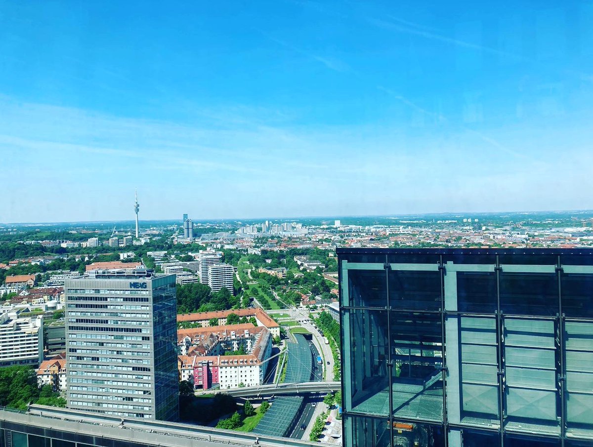 schroederluegde's tweet photo. Heute in einem coolen Gebäude einen Vortrag zum Thema #BuildingIOT und #BIM gehalten. Klasse Aussicht über #München genossen. An- und Abfahrt natürlich klimaneutral mit der @DB_Presse https://t.co/wCOII8Ixb2