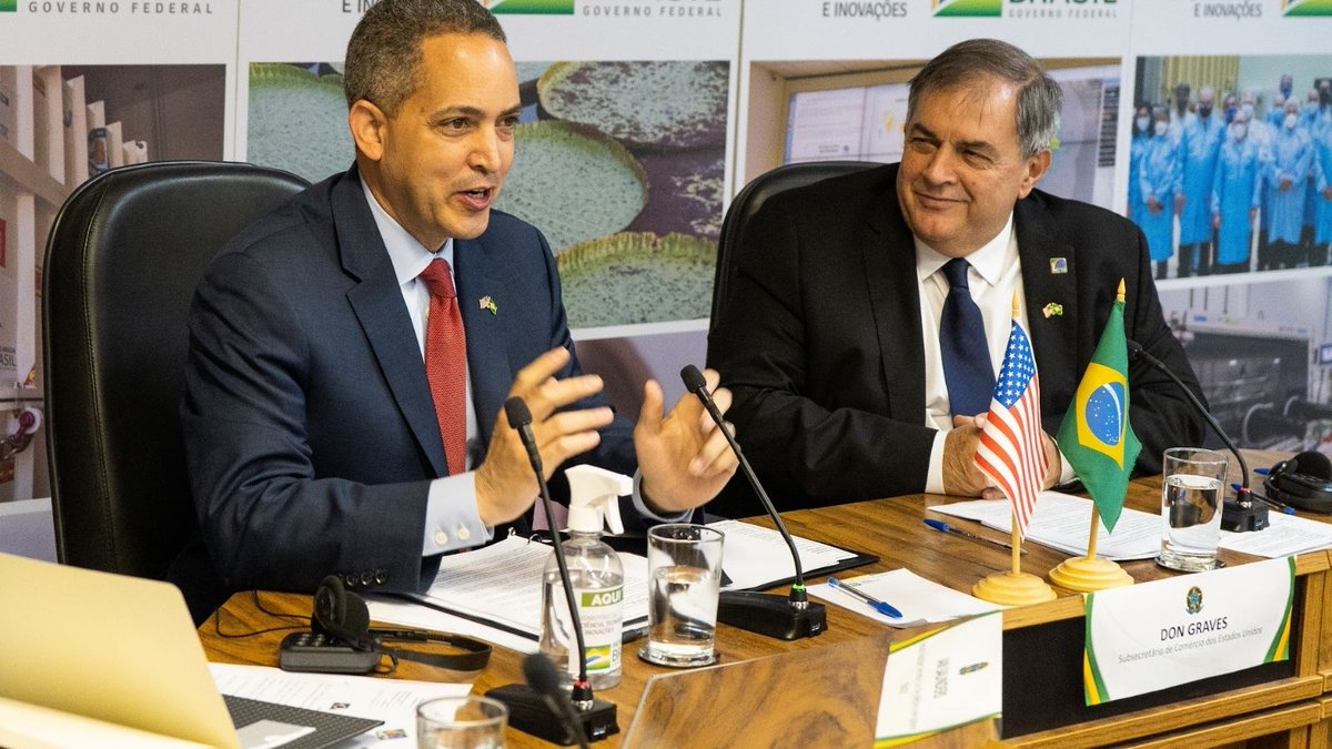 DepSecGraves's tweet photo. Minister of Science, Information, &amp; Tech Alvim &amp; I met today and signed an important MOU that will deepen scientific and space cooperation between @NOAA &amp; the 🇧🇷 National Center for Monitoring &amp; Early Warning of Natural Disasters. https://t.co/sfkdcGZOfm