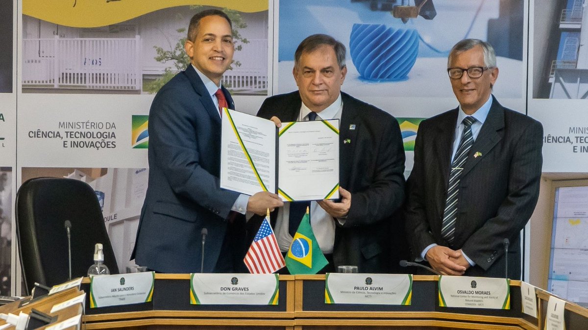 DepSecGraves's tweet photo. Minister of Science, Information, &amp; Tech Alvim &amp; I met today and signed an important MOU that will deepen scientific and space cooperation between @NOAA &amp; the 🇧🇷 National Center for Monitoring &amp; Early Warning of Natural Disasters. https://t.co/sfkdcGZOfm