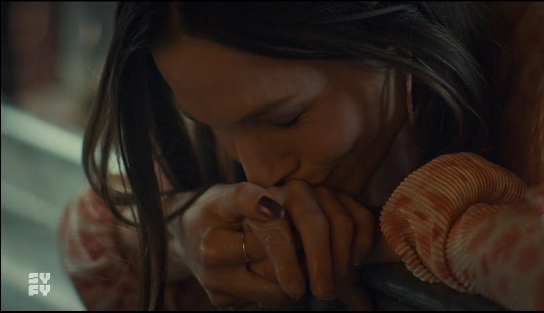 AllInEarper's tweet image. A little late bc I don't watch this show but I JUST SAW THAT VILLANELLE DIED IN THE WATER... IT MAKES IT EVEN SADDER!!!
I really don't like lesbians dying in the water... or dying at all, actually