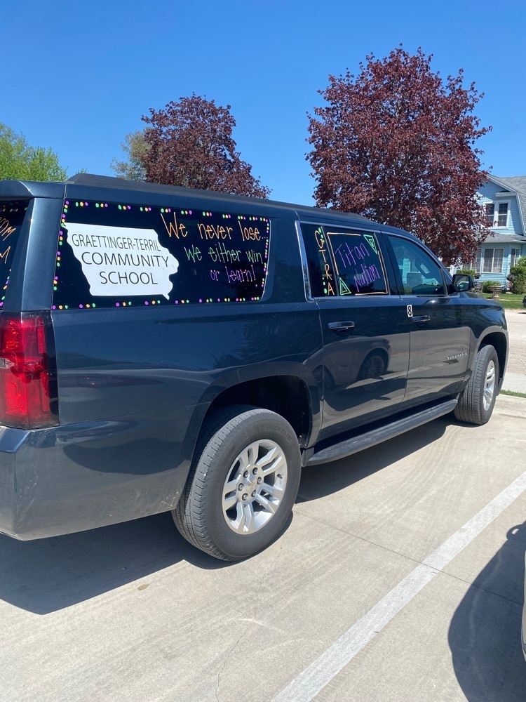 GraettingerD's tweet photo. On your mark! There they go, off to state track!! Good luck lady Titans!! #TITANNATION #STATETRACK #BLUEOVAL https://t.co/nVNAYBaloo