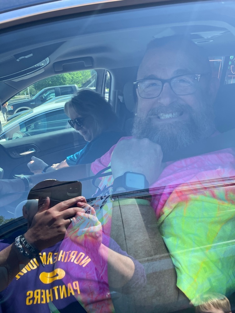 GraettingerD's tweet photo. On your mark! There they go, off to state track!! Good luck lady Titans!! #TITANNATION #STATETRACK #BLUEOVAL https://t.co/nVNAYBaloo