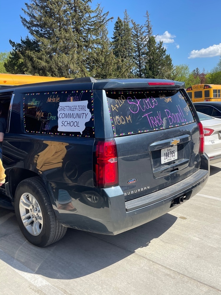 GraettingerD's tweet photo. On your mark! There they go, off to state track!! Good luck lady Titans!! #TITANNATION #STATETRACK #BLUEOVAL https://t.co/nVNAYBaloo
