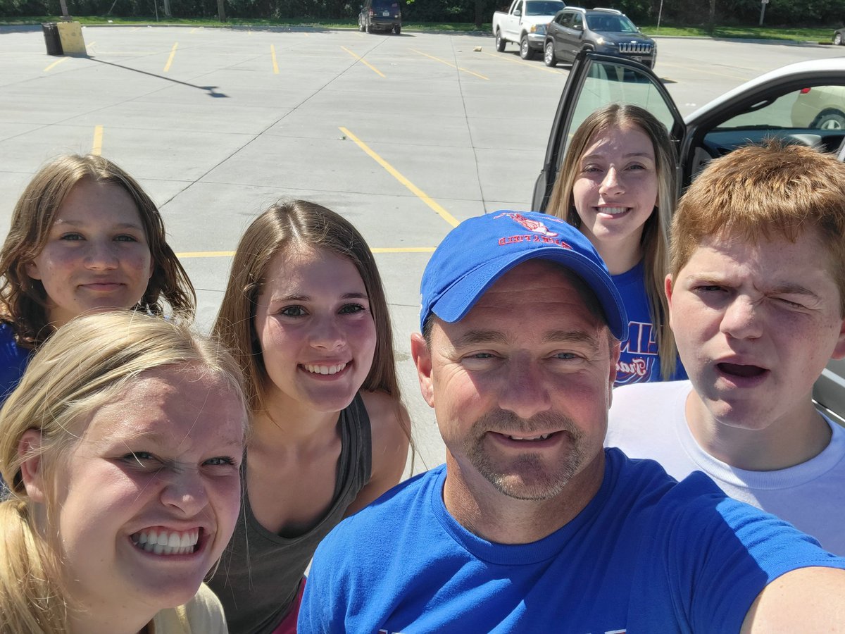 Last pre meet of the season! On to State!! Wishing all of our AL athletes the best.👍🏻 <a href="/EmONeal12/">Emma O’Neal</a> 
<a href="/KyKyRichardson1/">Kylie Richardson</a> @AlhsRunning