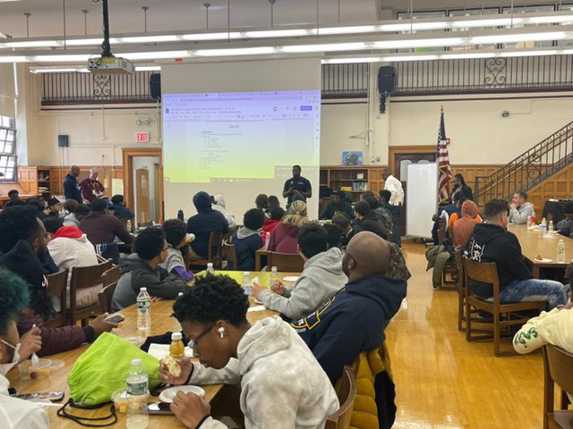 ps48r's tweet photo. A few weeks ago our young men who are a part of My Brother’s Keeper Staten Island #MBKSI met in person! We are so proud of their leadership, commitment, and hard work! @DrMarionWilson @DrDeniseDAnna @CChavezD31 @MBKSI_D31 https://t.co/i6PXuuaPoh