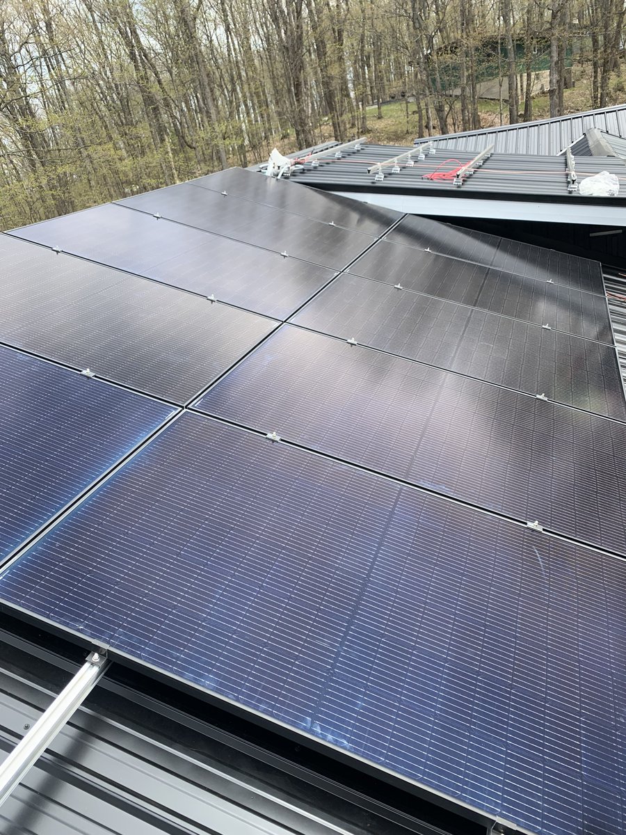 YourCleanEnergy's tweet photo. Working in the beautiful Highlands this week. Check out the Roof Mount Solar, Net Metering System we just installed in the Town of Haliburton 👍
#rooftopsolarsystem #SolarPoweredHomes #solarenergy #solarpower #solarpowered #solarpanels #netmetering #haliburtonsolarandwind https://t.co/Sq5cJTMkKD