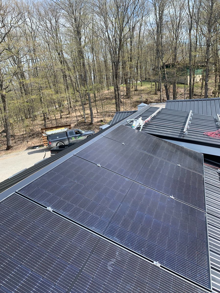 YourCleanEnergy's tweet photo. Working in the beautiful Highlands this week. Check out the Roof Mount Solar, Net Metering System we just installed in the Town of Haliburton 👍
#rooftopsolarsystem #SolarPoweredHomes #solarenergy #solarpower #solarpowered #solarpanels #netmetering #haliburtonsolarandwind https://t.co/Sq5cJTMkKD