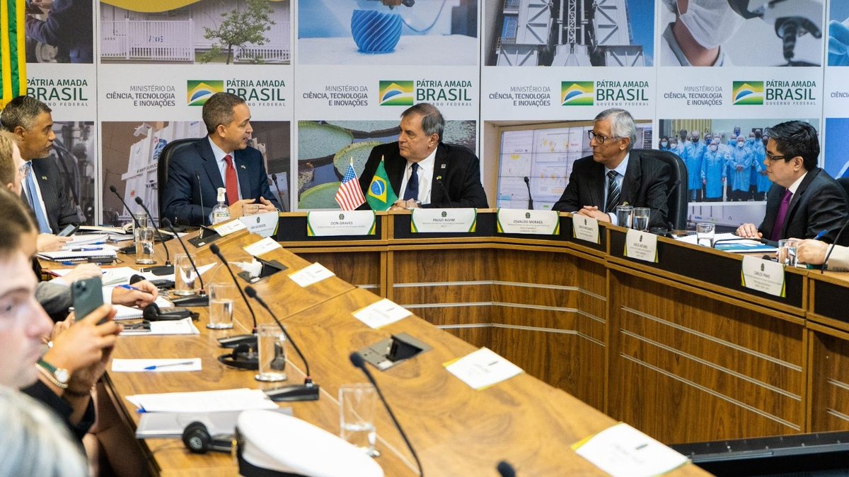 DepSecGraves's tweet photo. Minister of Science, Information, &amp; Tech Alvim &amp; I met today and signed an important MOU that will deepen scientific and space cooperation between @NOAA &amp; the 🇧🇷 National Center for Monitoring &amp; Early Warning of Natural Disasters. https://t.co/sfkdcGZOfm