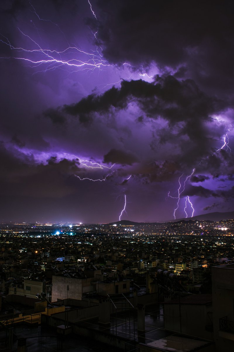 polichronis_'s tweet photo. Athens tonight 🌃⛈ https://t.co/4RQ6jXCm43