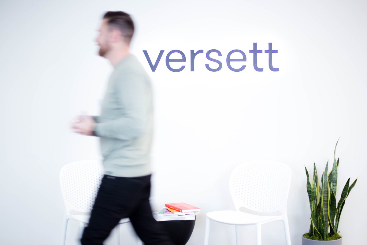 Versett tweet media