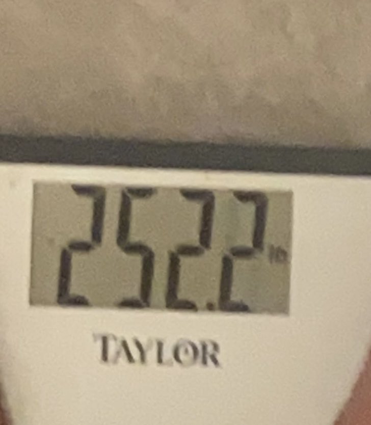 _RyanAlamo's tweet photo. The last spring practice was today and with that marks the end of my grey shirt year, walked into my first college lift, weighing around 195lbs,today I’m just over 250lbs, grey shirting is one of the best things that’s happen to me, as a player, and as a man.#SwarmCity https://t.co/qMl9qgi8O7