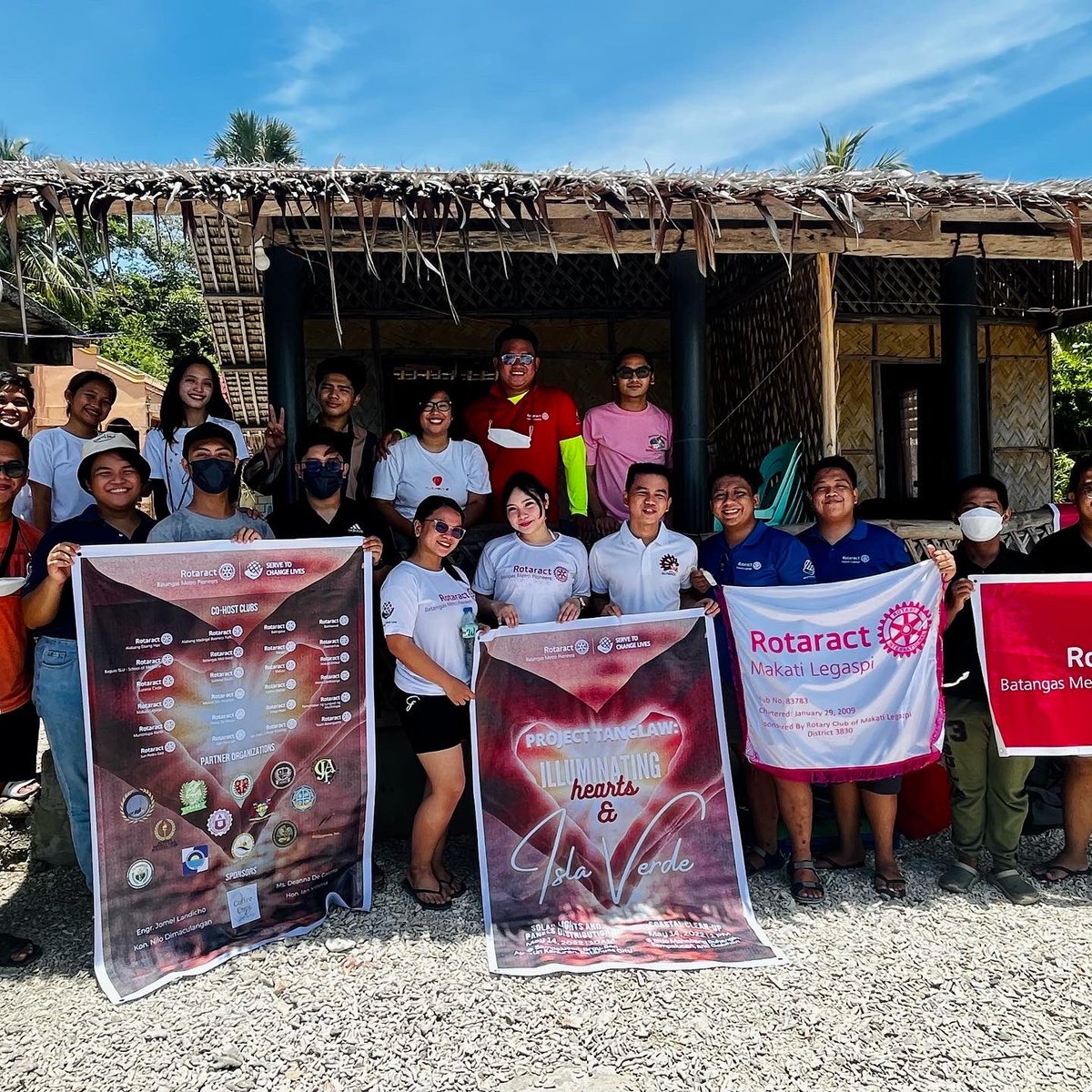 RACMakatiPH's tweet photo. May 14, 2022 — Project Tanglaw: Illuminating Hearts &amp; Isla Verde

Through this project, which was initiated by RAC Batangas Metro Pioneers and supported by various organizations and Rotaract Clubs, we were able to donate 6 solar lights and… https://t.co/nifQ71e5ti