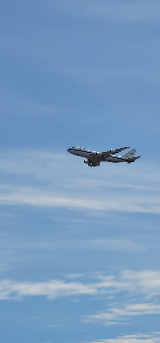 JosiesJets's tweet photo. Watching the doomsday plane during lunch. That's a big plane #e48 https://t.co/dvkOs6pMFh