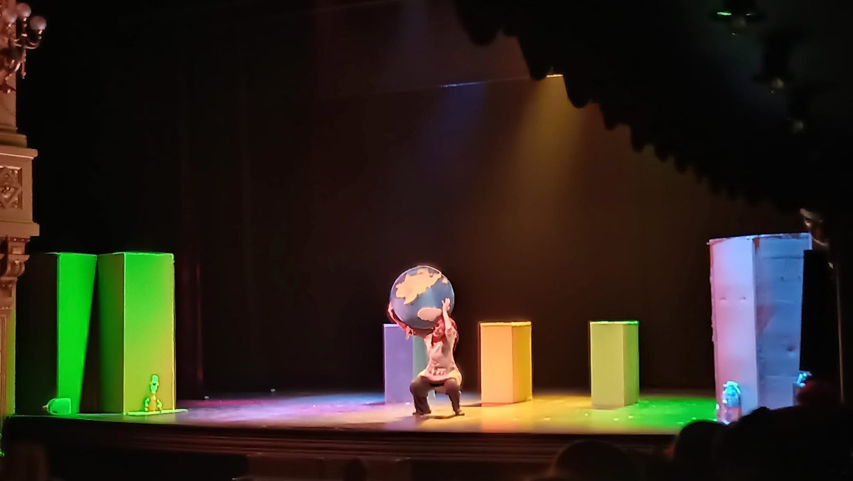 cplatoba's tweet photo. 📢 «𝐏𝐫𝐨𝐠𝐫𝐚𝐦𝐚 𝐝𝐞 𝐭𝐞𝐚𝐭𝐫𝐨 «𝐀𝐯𝐢𝐥𝐞́𝐬 𝐀𝐜𝐭𝐮́𝐚🎭» 
Gracias a la Fundación Municipal de Cultura del @AytoAviles nuestro alumnado de 1º y 2º de Primaria acudió 🚌 al Teatro Palacio Valdés para disfrutar de la obra teatral "Basurilla". #reciclaje♻️
@AMPACPLATOBA https://t.co/i2MPHWNDgb