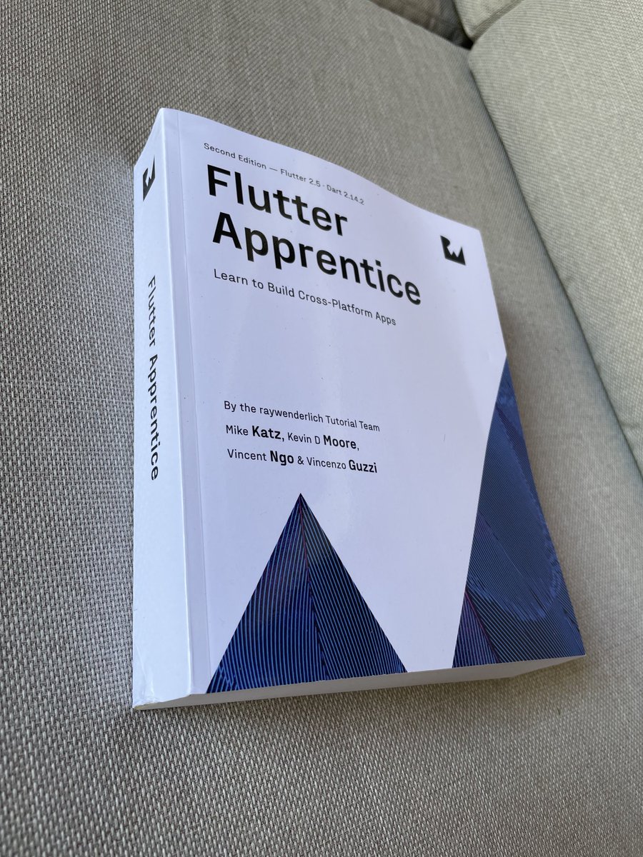 timsneath's tweet image. Ordered a physical copy just to have it handy. I didn’t realize quite how thick it is at nearly 700 pages! If you’re just joining us with Flutter 3, this is still a great way to learn #Flutter! ⁦@rwenderlich⁩ #mobileapps