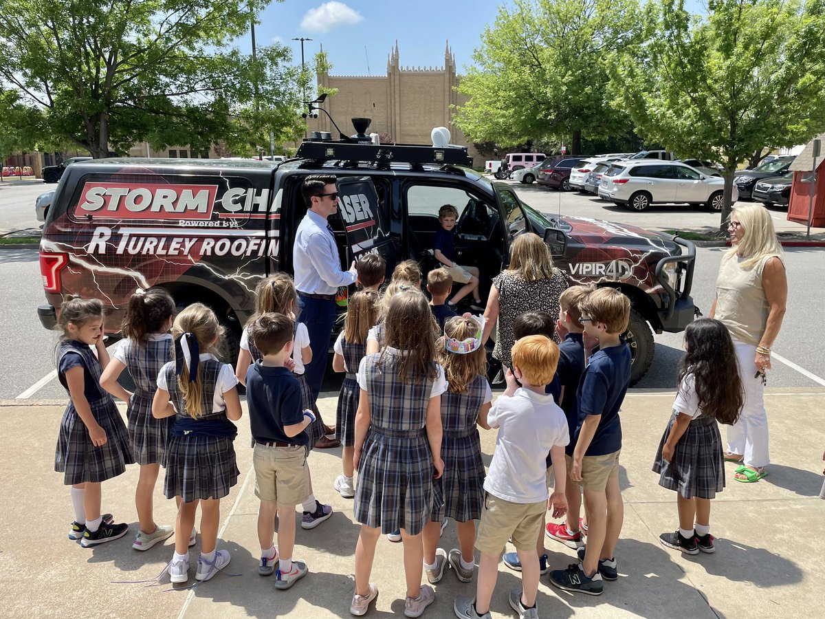 BrandonWholey's tweet image. I love a great surprise! I heard of Teddy, a kindergartener who attends Marquette Catholic School in Tulsa. He loves the weather and loves to watch me. So I had to meet him and surprise him in class today. The kindergarteners toured our storm chaser truck as well. #2News #OkWx