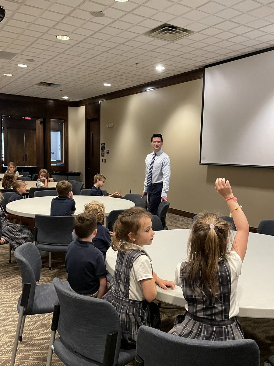 BrandonWholey's tweet image. I love a great surprise! I heard of Teddy, a kindergartener who attends Marquette Catholic School in Tulsa. He loves the weather and loves to watch me. So I had to meet him and surprise him in class today. The kindergarteners toured our storm chaser truck as well. #2News #OkWx