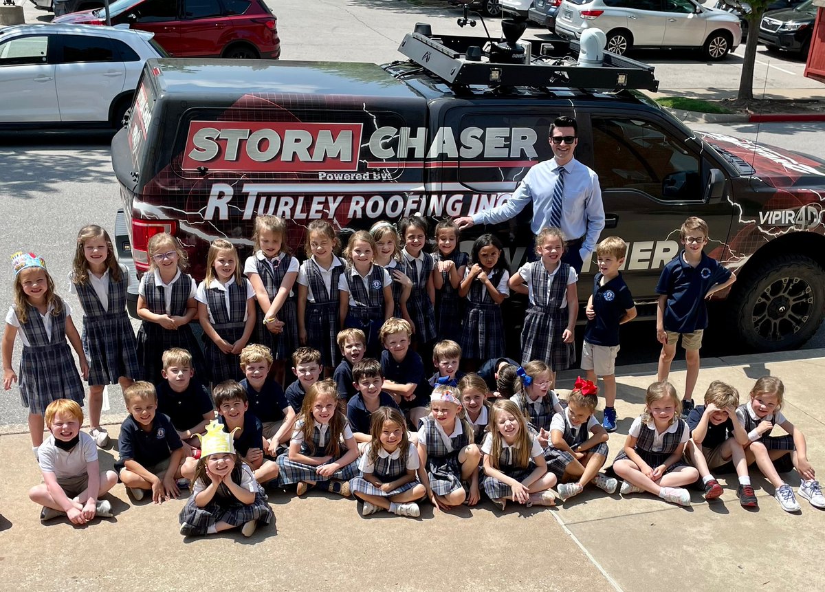 BrandonWholey's tweet image. I love a great surprise! I heard of Teddy, a kindergartener who attends Marquette Catholic School in Tulsa. He loves the weather and loves to watch me. So I had to meet him and surprise him in class today. The kindergarteners toured our storm chaser truck as well. #2News #OkWx