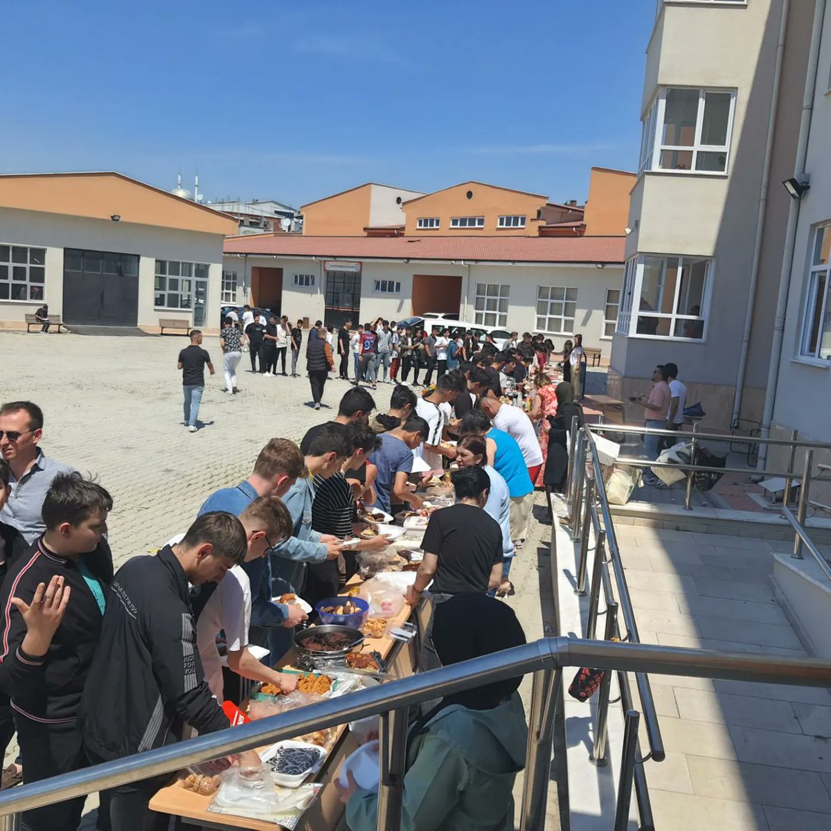 #ŞEHİTHÜSEYİNAKYÜZAILEM
#19MAYIS1919 
#19MAYISATATÜRKÜANMAGENÇLİKVESPORBAYRAMI 
#KUTLUOLSUN
#BAHARŞENLİĞİ
@SelamiAHN5