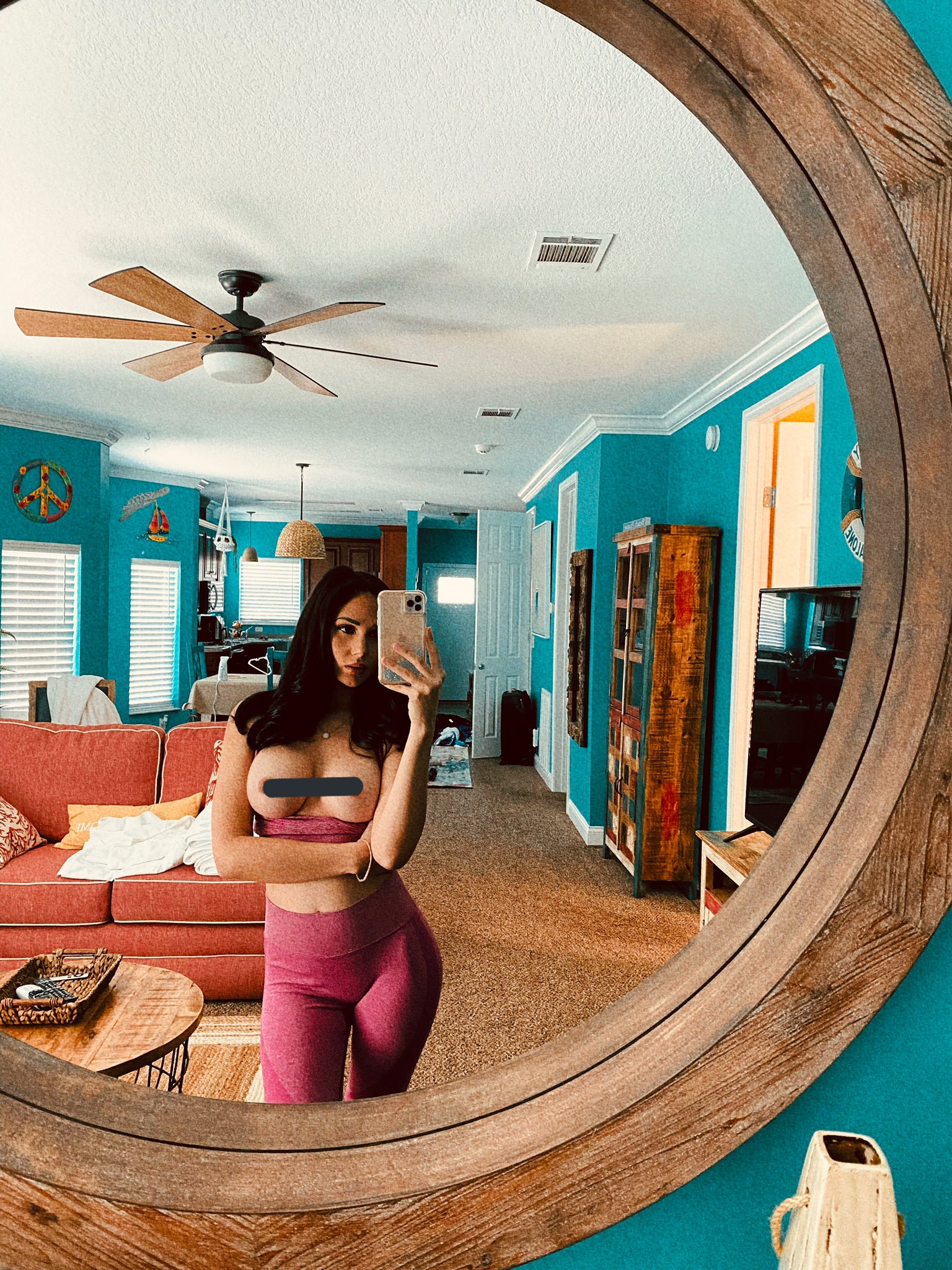 The Ariana Marie Gif Phenomenon Explained! - 7w5qpky