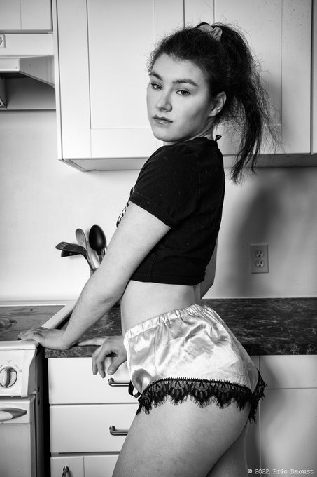 Bed head ⛅️ 📸: @edaoust13 https://t.co/trWnhI9RyV<a class="tags" target="_blank" title="On Twitter" href="/?out=eyJ0eXAiOiJKV1QiLCJhbGciOiJIUzUxMiJ9.eyJpYXQiOjE3MjE5NTc4NTAsImlzcyI6InR3cG9ybnN0YXJzLmNvbSIsIm5iZiI6MTcyMTk1Nzg1MCwiZXhwIjoxNzUzNDkzODUwLCJyZWRpcmVjdF91cmwiOiJodHRwczovL3R3aXR0ZXIuY29tL2VkYW91c3QxMyJ9.9m4vOInez_0LeZ3F67Q2H4m4yU2oatRJlCv-fXcRtOpFPv4rpn1FiTlkC_muK7IX3pOFbcqNG5BLWJyFpKub6w">@edaoust13</a><a href="/tag/bubblebut"class="tags"><span>#bubblebut</span></a><a href="/tag/doggstyle"class="tags"><span>#doggstyle</span></a>