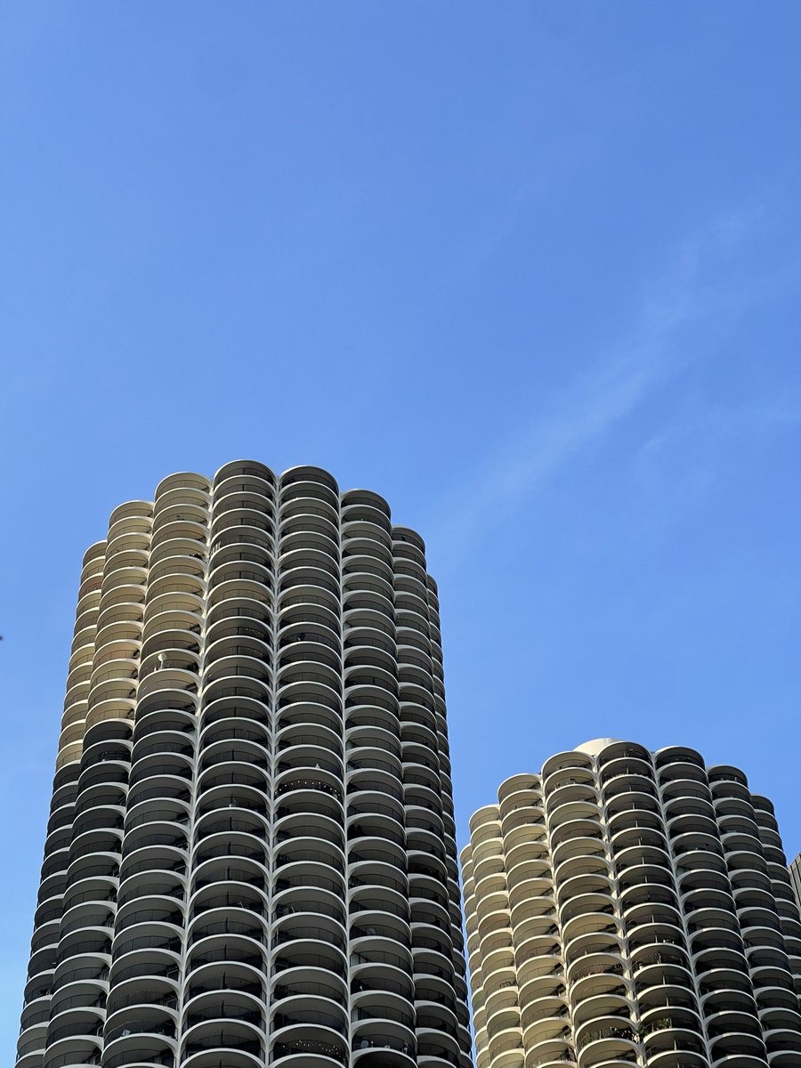 ylichterman's tweet image. hellloooooo Chicago! Who’s here for #CJS2022?