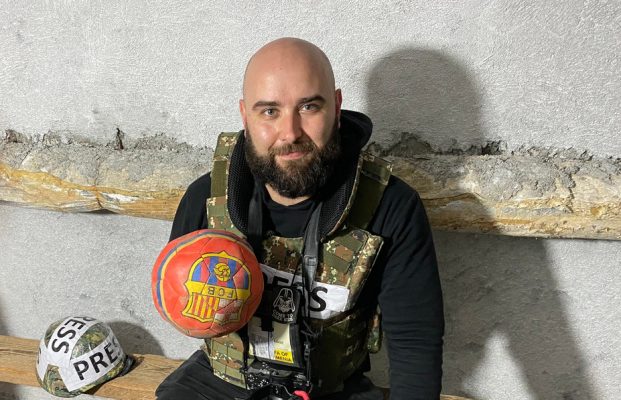 Hoy, el periodista vasco Pablo González cumple 80 días secuestrado. Se enfrenta a 10 años de prisión. Polonia lo acusa de ser agente de inteligencia rusa. Ha perdido 10kg de peso. Nos pide mantener la presión social. Gobierno y medios de comunicación en España siguen callando.