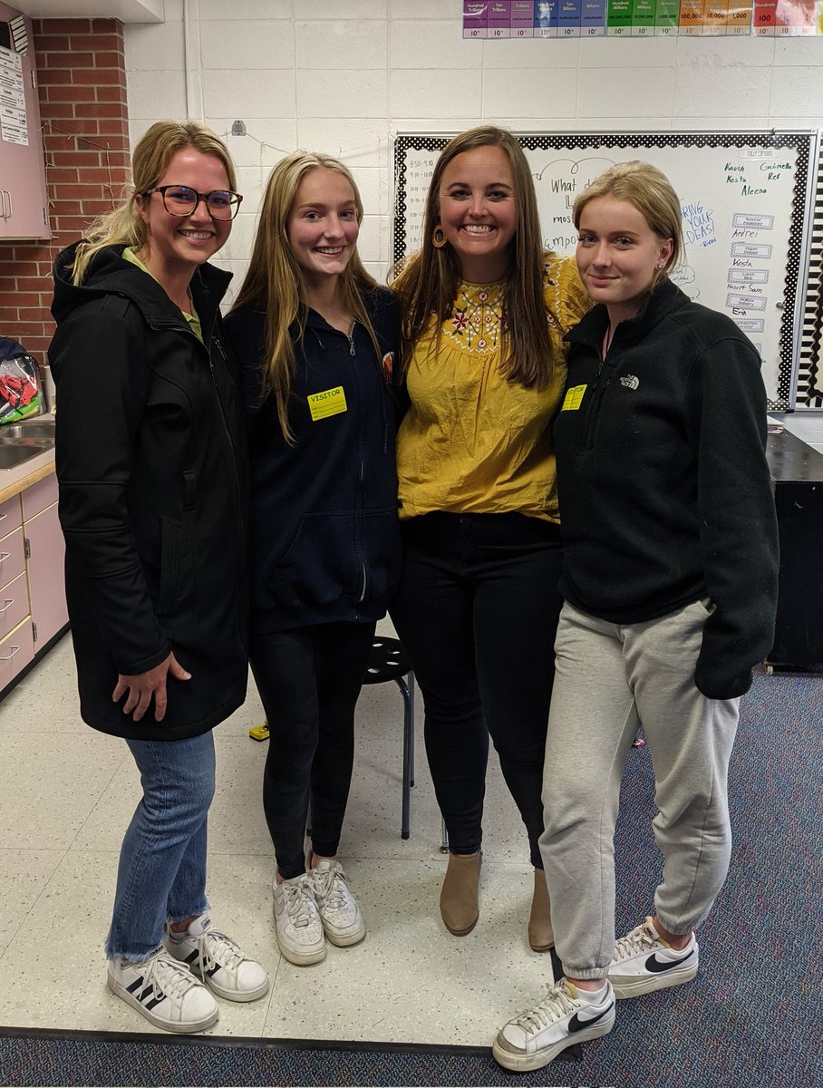 MsKirstenBaker's tweet photo. How lucky are @MissBlackSD25 and I to have A &amp; A from our first Ivy class come visit us today?! So fun catching up with these high schoolers! #IvyHillLeague #D25ItsPersonal https://t.co/xPpqzBZU85