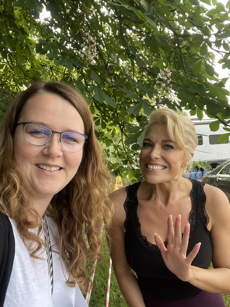 Thank you @hanwaddingham for taking your time today and making me so happy 💗🌸  you don‘t know how much it means to me that I got to give you my letter 💗 and you see… it didn‘t explode 🙈🤣 very much love from me to you 💗😘 #sothankful #speechless