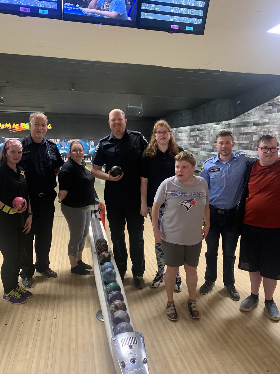 JayMcCarthyNRP's tweet photo. Special Olympic Bowling this afternoon #whataday @NiagRegPolice @NiagParksPolice #PoliceWeek2022 #PoliceWeekON always a great day spending time with our Special Olympic Athletes. #greatjobeveryone https://t.co/cAmYAzS3QU