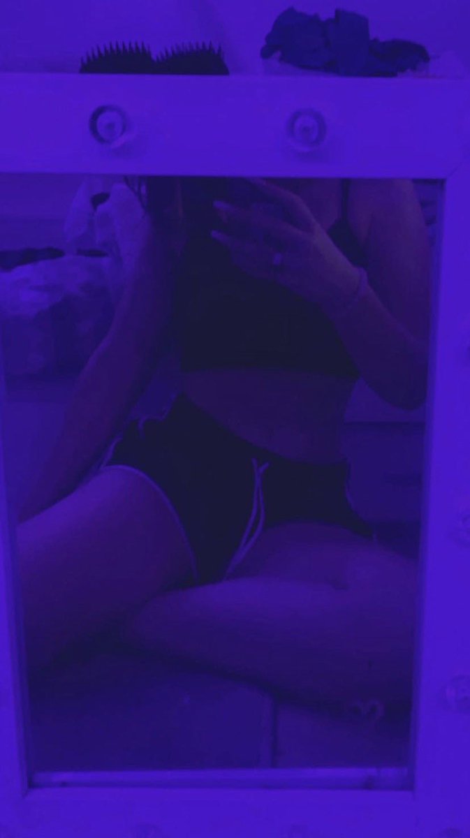 hi, i’m aimee! new content creator on the platform.

- 18
- bi
- sub (hard kinks++, trauma too)
- dms r open

retweet to be moots!!
#nsfwtwt #nsfwtwtﾟ