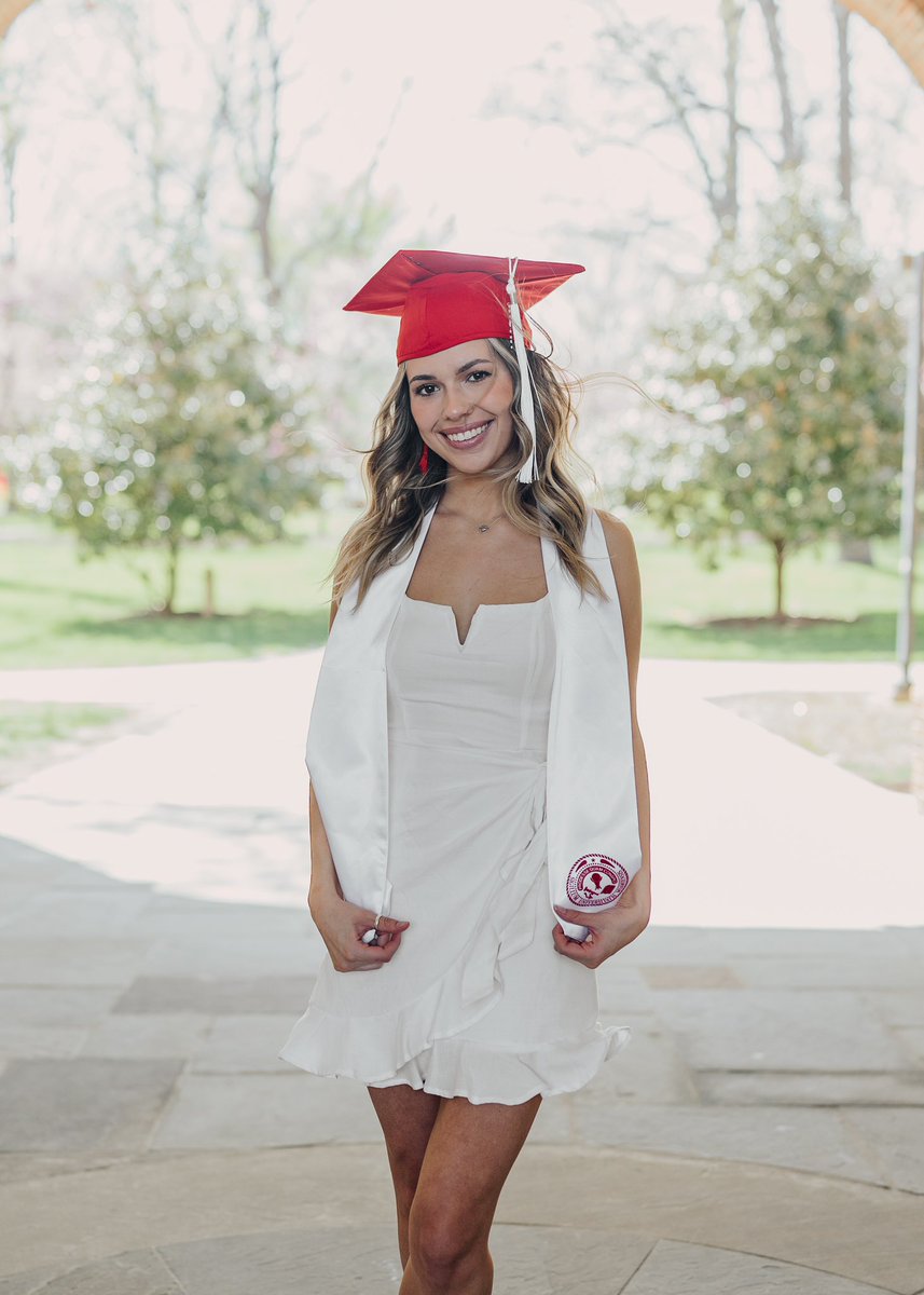 HaleyAlexis116's tweet photo. Officially an Alumni of Miami University-Oxford. I graduated with a BS in Mechanical Engineering. #Classof2022 https://t.co/94mkBO7qu1