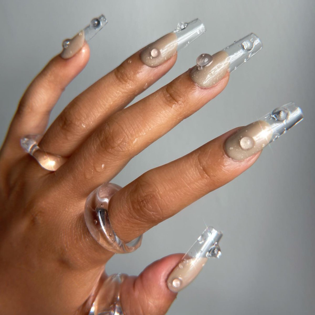 GelishPro's tweet photo. This magnificent mani by @_linadoll is dripping in talent! 💧😍 This look was created using #TaupeModel
Shop this product by clicking the link in our bio! #GelishProfessional #MakeThemGelish #TaupeModel #DewyNails #NailInspo #FunkyNails #NailArt #WaterDrop #TaupeModel https://t.co/Fa6HlcIcfb