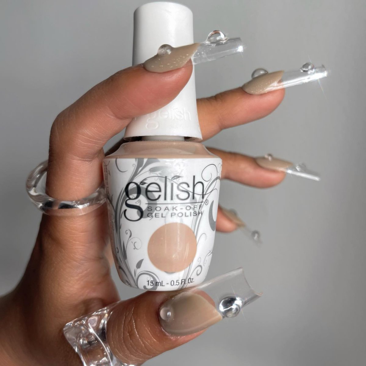 GelishPro's tweet photo. This magnificent mani by @_linadoll is dripping in talent! 💧😍 This look was created using #TaupeModel
Shop this product by clicking the link in our bio! #GelishProfessional #MakeThemGelish #TaupeModel #DewyNails #NailInspo #FunkyNails #NailArt #WaterDrop #TaupeModel https://t.co/Fa6HlcIcfb