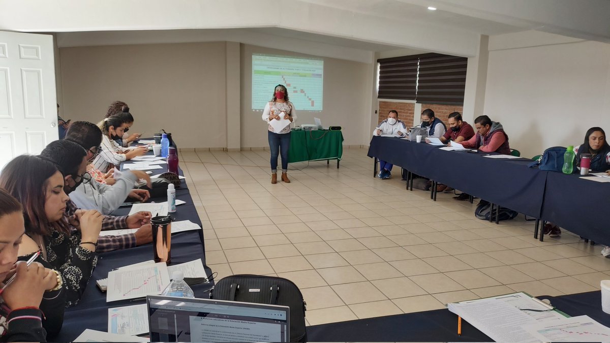 CbtPolotitlan's tweet photo. En presencia de Directivos, Orientadores y Docentes, se llevó a cabo la #JornadaDeAcompañamientoAcadémico Fase Ordinaria, correspondiente al mes de mayo, en la cual se abordaron temáticas encaminadas a la mejora de los indicadores de aprobación, aprovechamiento y titulación. https://t.co/7HjemtK4JD